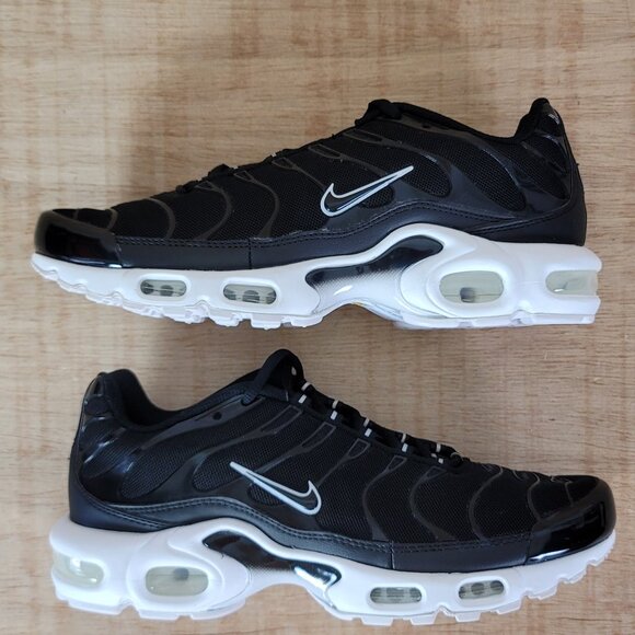 WMNS NIKE Air Max Plus Black Black White - Picture 6 of 10